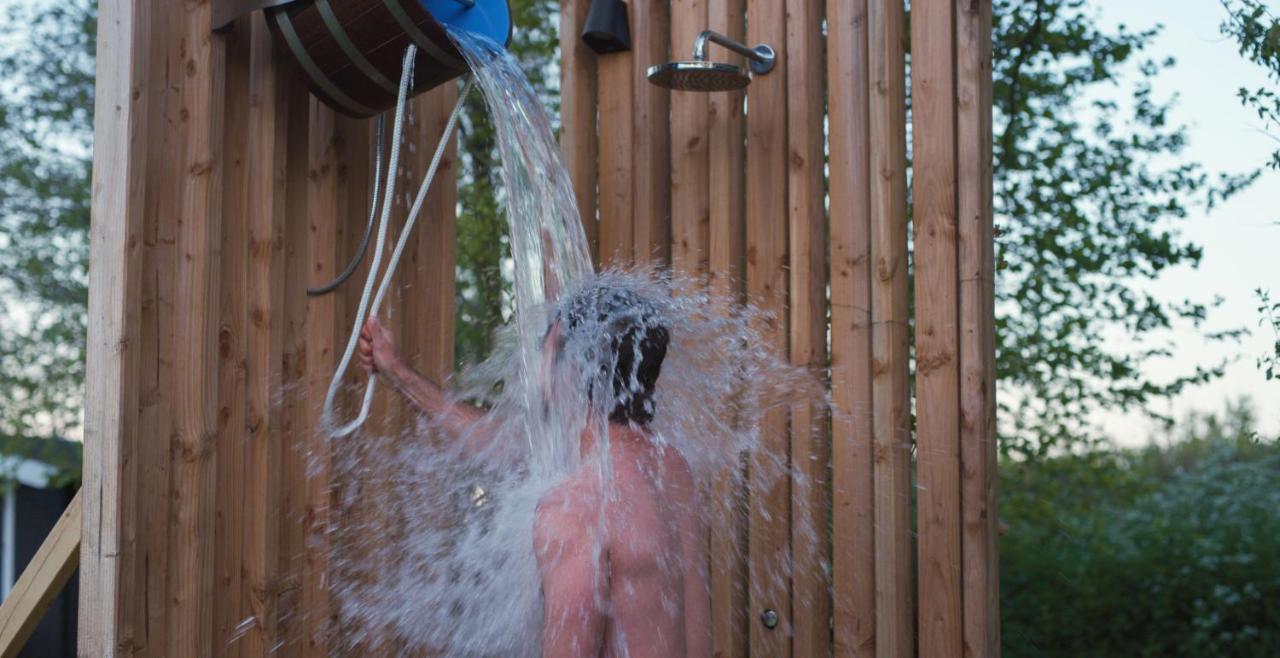 Boutique Hotel Texel De Cocksdorp  Eksteriør bilde A shower bucket in use