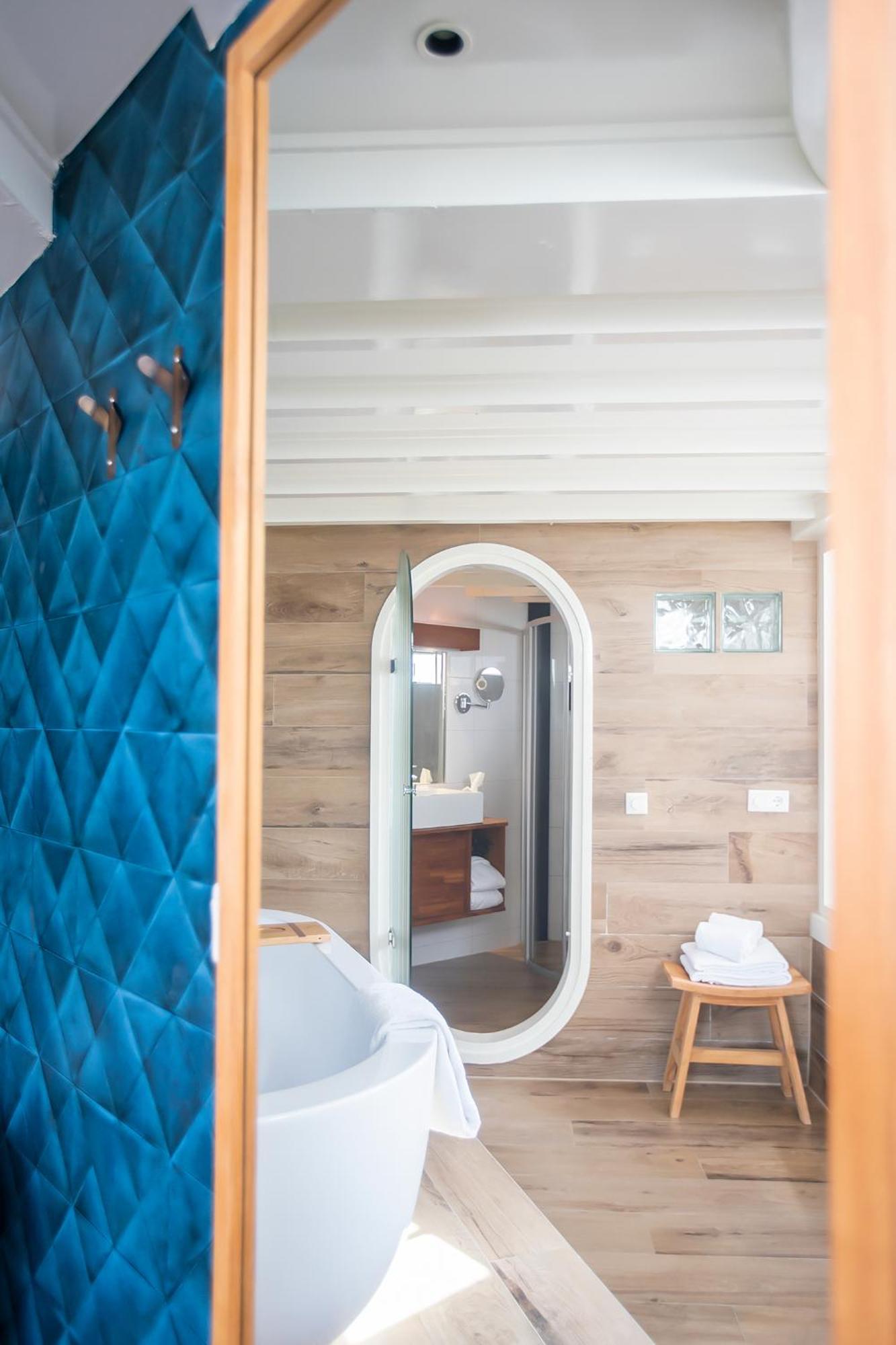 Boutique Hotel Texel De Cocksdorp  Rom bilde A bathroom in a hotel