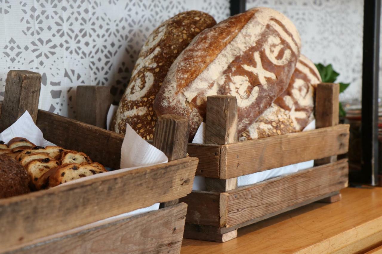 Boutique Hotel Texel De Cocksdorp  Eksteriør bilde Bread at the bakery